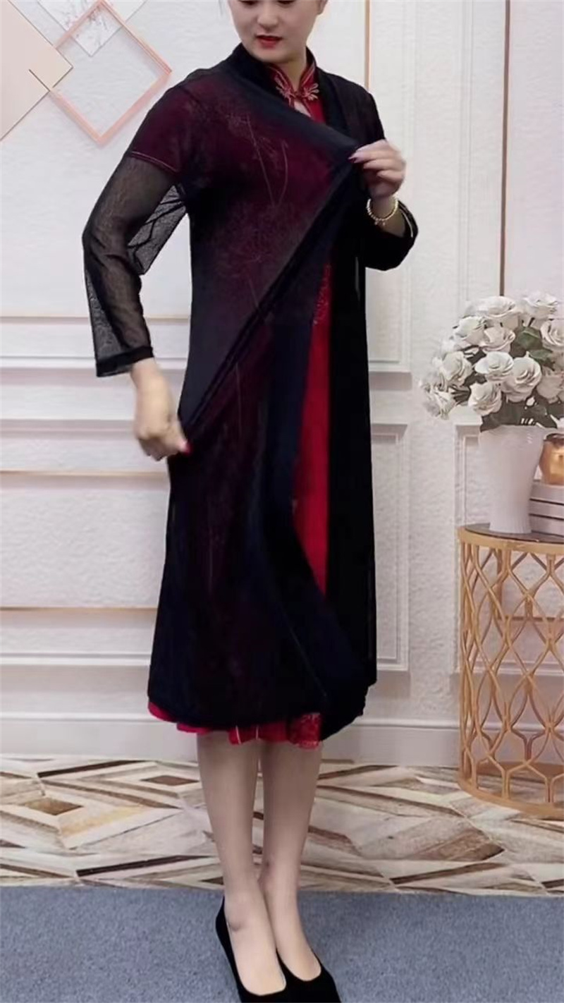 Elderly Women Formal Wear - Porter un nouveau châle en maille