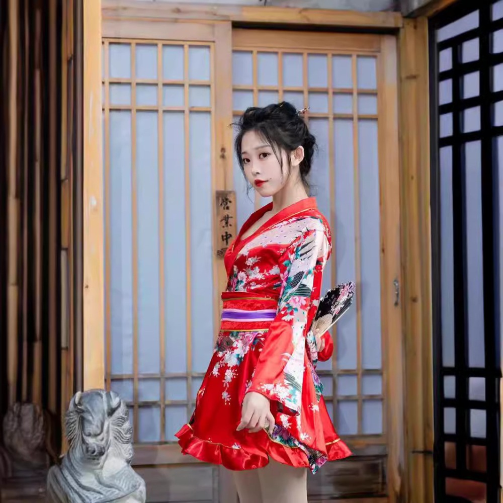 Kimono Yukata Rouge pour Femme - Women Formal Wear Photoshoot avis et prix